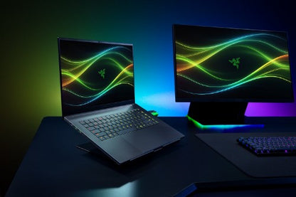 Razer Blade 16 Intel Core Ultra 9 386H Laptop 40.6 cm (16") WQXGA 32 GB LPDDR5x-SDRAM 2 TB SSD NVIDIA GeForce RTX 5090 Wi-Fi 7 (802.11be) Windows 11 Home Black QWERTY UK English